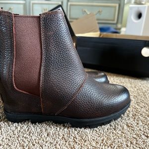 Sorel size 7.5 Joan of Arc Wedge II Chelsea. New in box